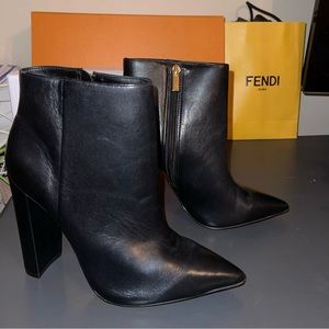 L’intervalle black boots